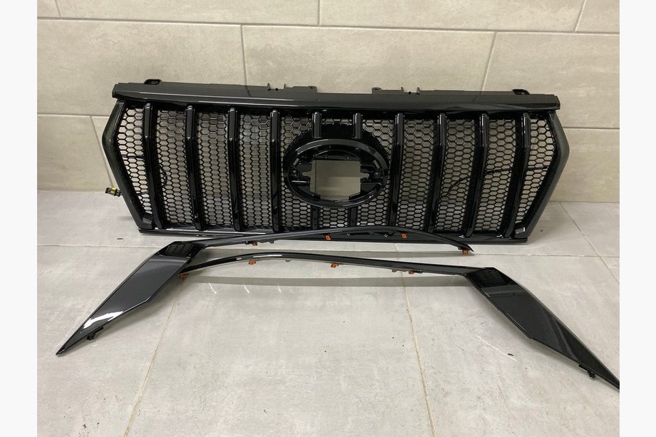 Toyota Land Cruiser Prado 150 2009-2023 рр. Решітка 2017↗ LED (Zeus Black, з Black віями) Фото 2