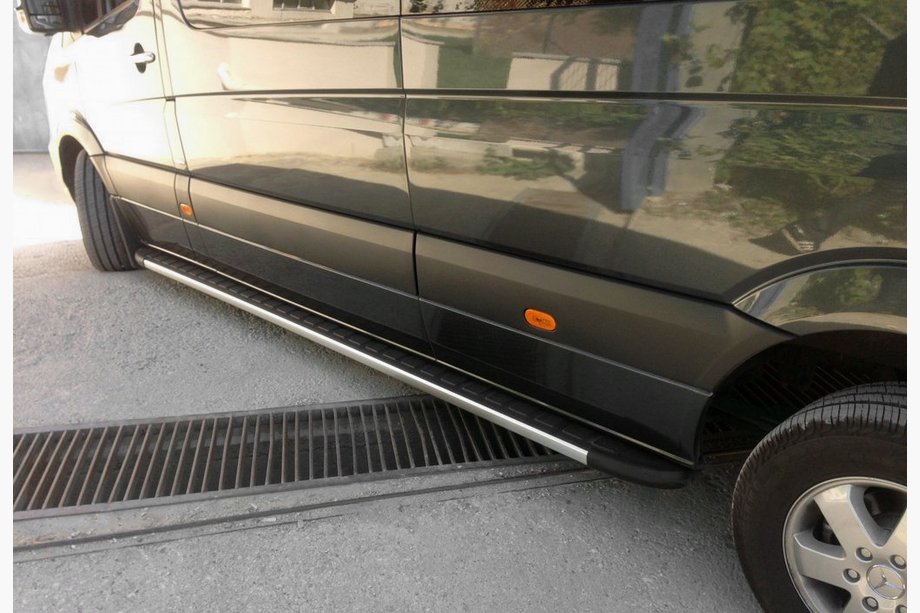 Mercedes Sprinter W907/W910 2018- рр. Бокові пороги Duru (2 шт., алюміній) Середня база - задній привід Image