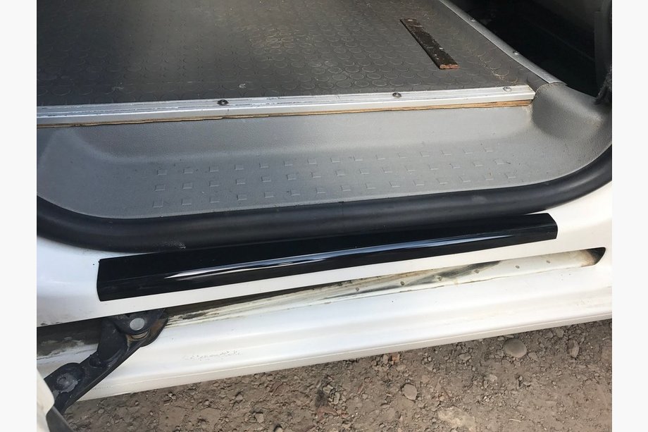 Volkswagen Caddy 2004-2010 рр. Накладки на дверні пороги (DDU, ABS-пластик) 3 шт, Мат Фото 4