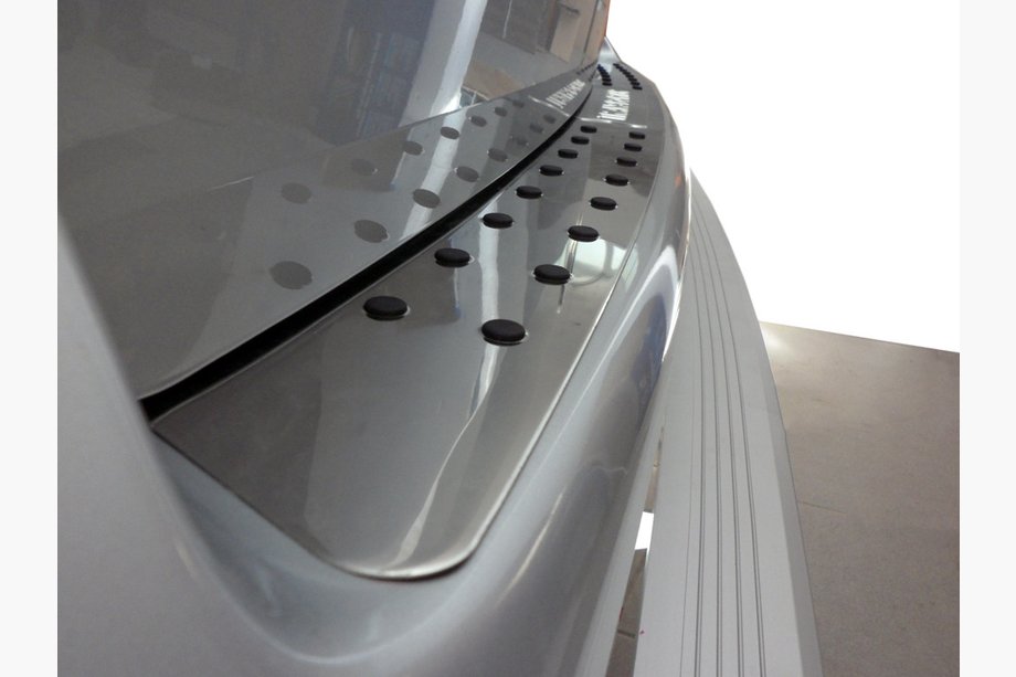 Volkswagen T5 Multivan 2003-2010 рр. Накладка на задній бампер з чорними вставками (нерж) Image
