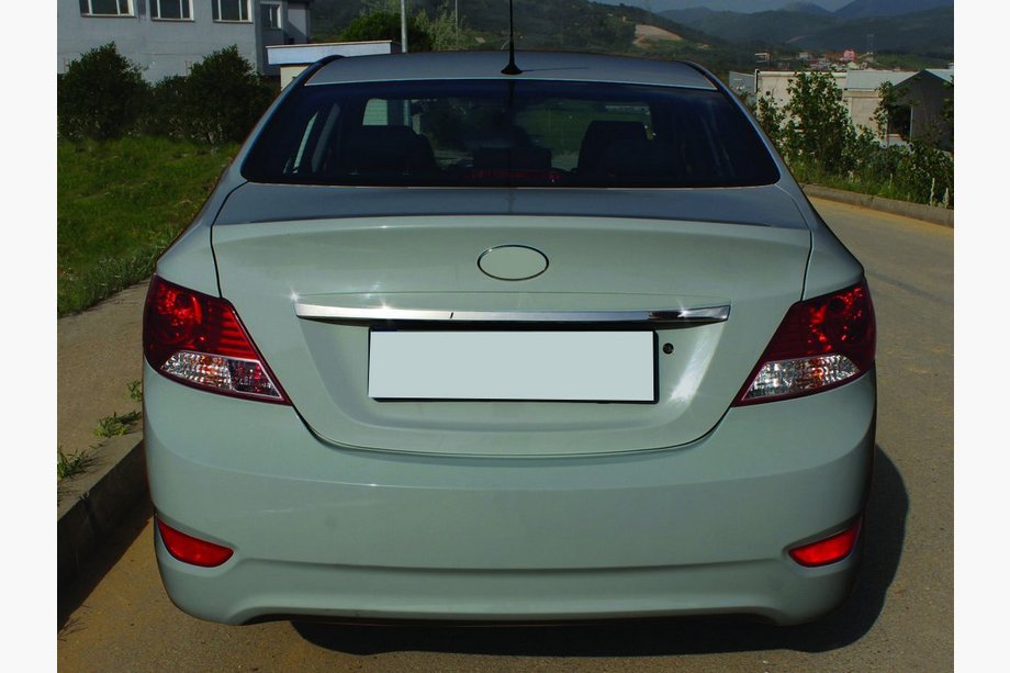 Hyundai Accent 2011-2017 рр. Накладка над номером (нерж.) Image
