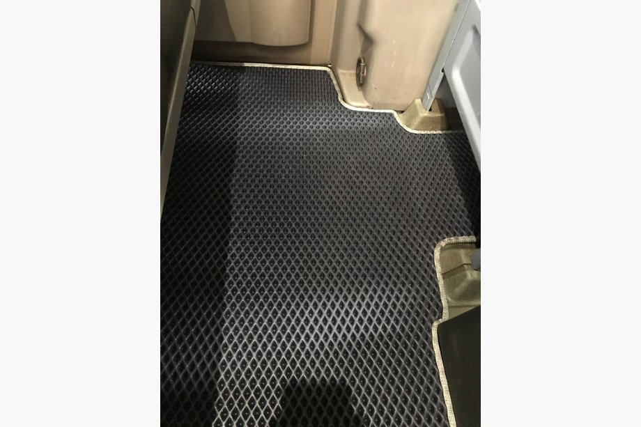 Килимки 2-ряд для ориг. Вантаж-пас. (EVA, чорні) Image