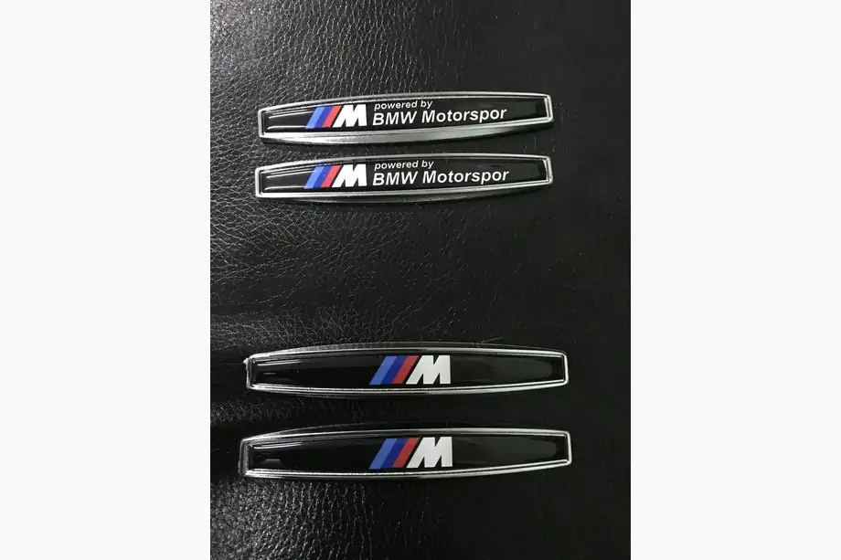 BMW 3 серія F30/F31 2012-2019 рр. Наклейка на крило (2 шт., метал) Image