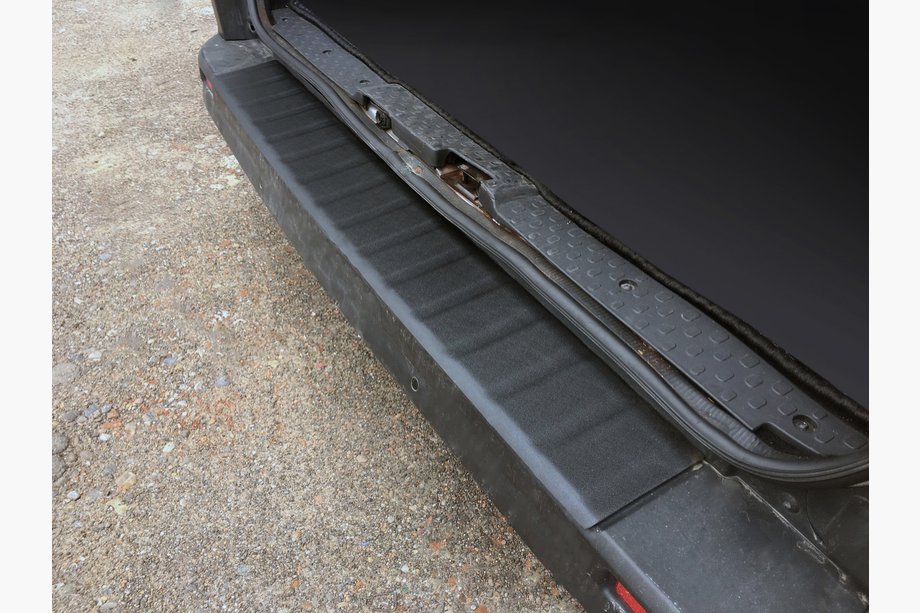 Накладка на задній бампер DDU (ABS) Image Накладка на задній бампер DDU (ABS) Image