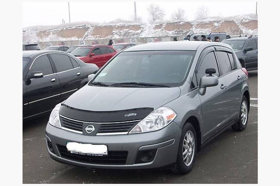Nissan Tiida 2004-2011 рр. Дефлектор капота (VIP) Image