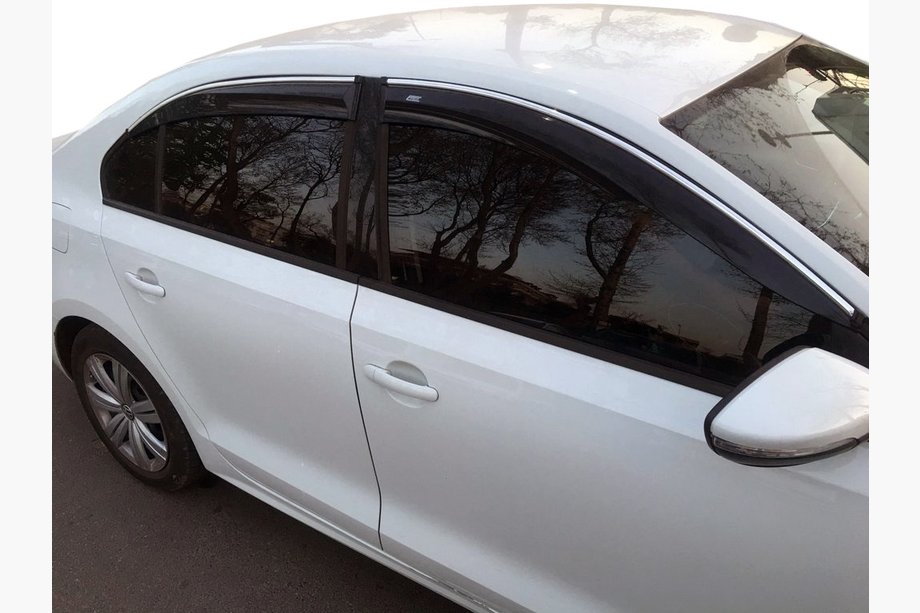 Volkswagen Jetta 2011-2018 рр. Вітровики з хром смужкою (4 шт, Niken) Image