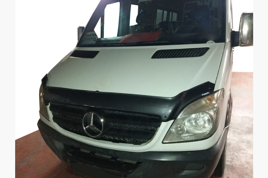 Mercedes Sprinter W906 2006-2018 рр. Дефлектор капоту під карбон 2006-2013 (EuroCap) Фото 1