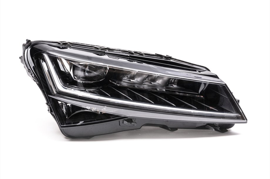 Skoda Superb 2015-2024 рр. Передня фара Matrix (Права, Оригінал, Б.У.) Image