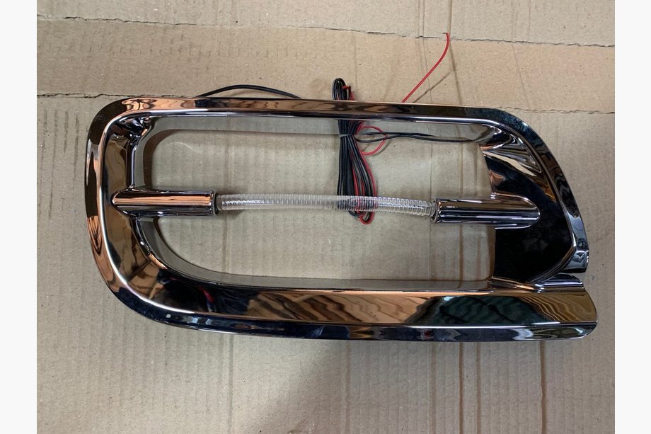 Toyota Land Cruiser 100 1998-2007 рр. Накладки на противотуманки (2 шт., синій LED) Фото 1