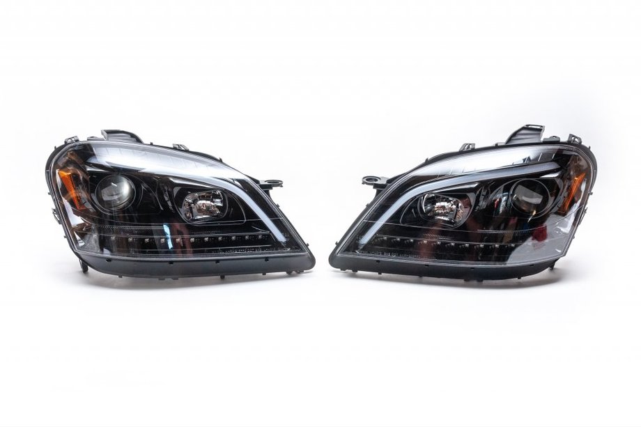 Mercedes ML W164 2005-2011 рр. Передні фари з LED-елементом (2005-2008, 2 шт, темні) Фото 1