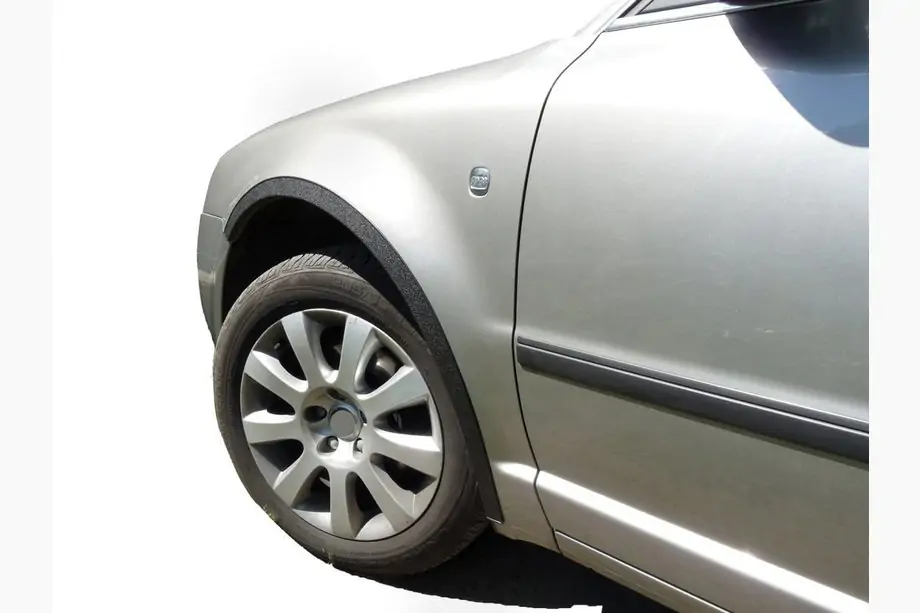Skoda Superb 2001-2009 рр. Накладки на арки (4 шт, чорні) ABS - пластик