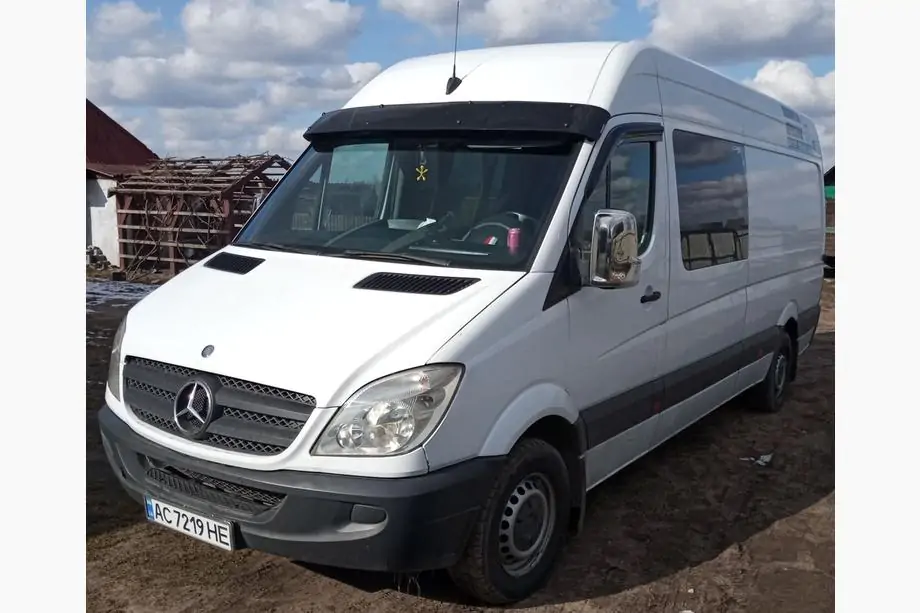 Mercedes Sprinter W906 2006-2018 рр. Козирок на лобове скло на рамі V2 (чорний глянець, 5мм)