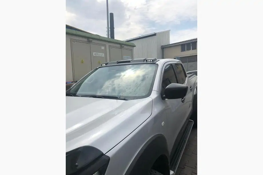 Nissan Navara/NP300 2016- рр. Козирок лобового скла (Meliset LED V1) Фото 4