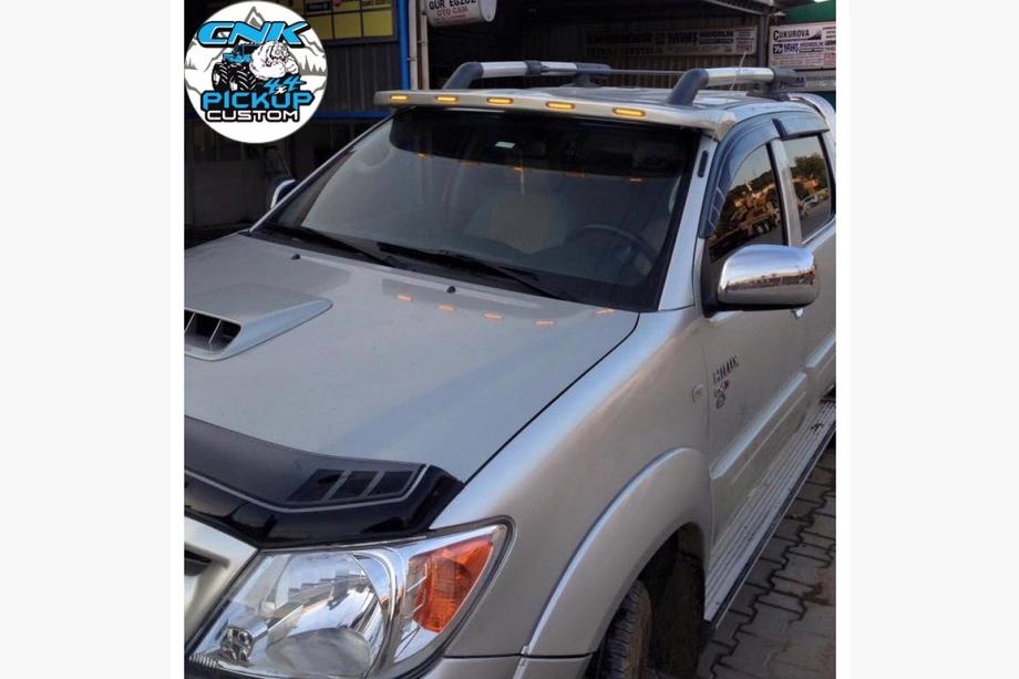 Toyota Hilux 2015- рр. Козирок лобового скла (Meliset LED) Фото 1