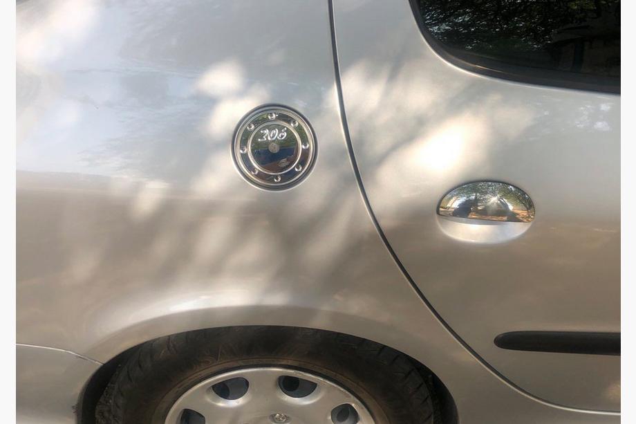 Peugeot 206 1998-2024 рр. Накладка на лючок бензобака (нерж.) Фото 2