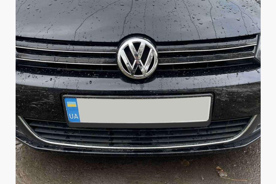 Volkswagen Golf 6 2008-2014 рр. Передній значок 5K0 853 601F Image