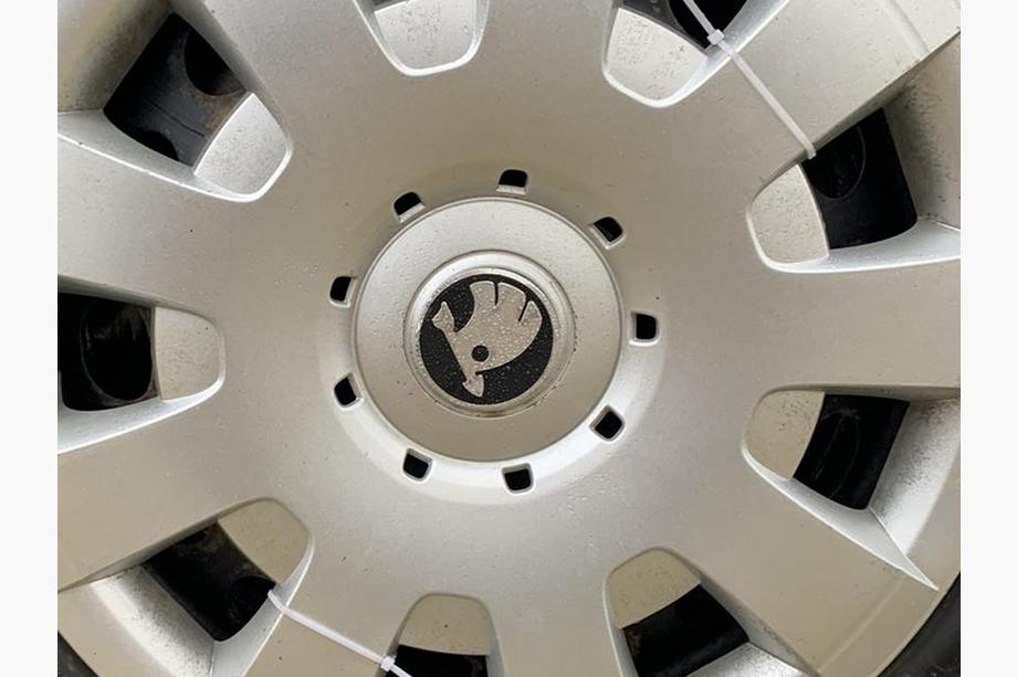 Skoda Наклейки на диски 60мм 8932A (4 шт) Image