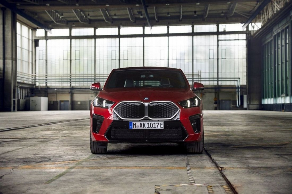 Електричний компактний кросовер BMW iX2