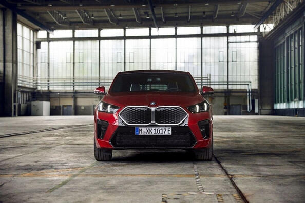 Електричний компактний кросовер BMW iX2