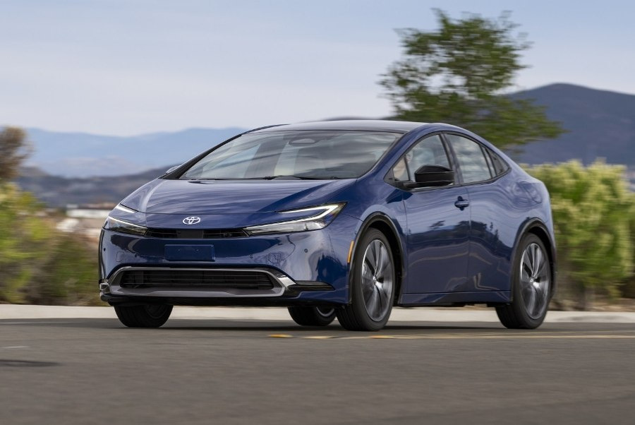 Огляд нового покоління гібридної моделі Toyota Prius