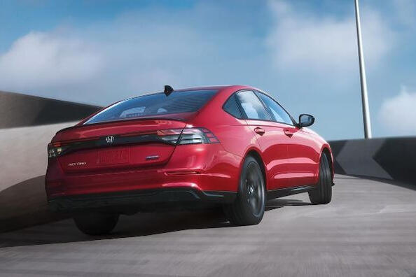 Огляд нового покоління седана Honda Accord Фото 4