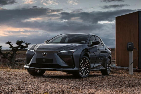 Електричний крос Lexus RZ отримав доступнішу версію — 300e Фото 3
