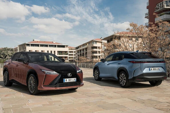 Електричний крос Lexus RZ отримав доступнішу версію — 300e Фото 2