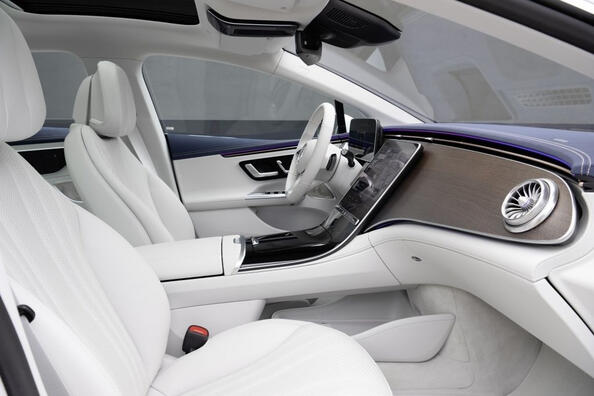 Огляд електричного седана Mercedes-Benz EQE (V295) Фото 5