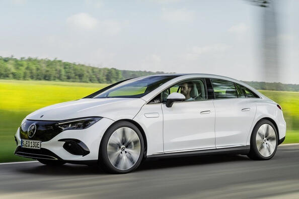 Огляд електричного седана Mercedes-Benz EQE (V295) Фото 1