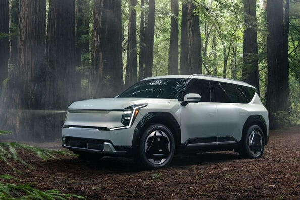Семимісний електричний кросовер Kia EV9