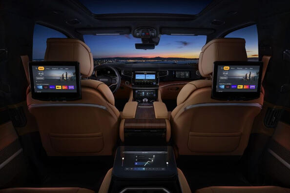 Огляд позашляховика Jeep Grand Wagoneer Фото 6