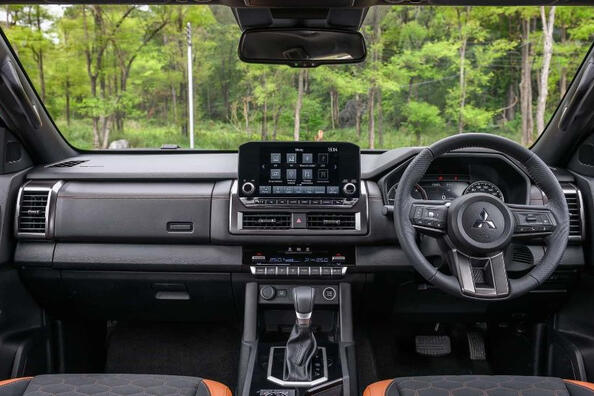 Огляд пікапа Mitsubishi L200 шостого покоління Фото 6