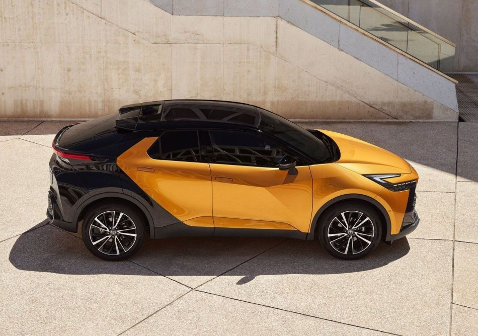 Огляд компактного кросовера Toyota C-HR другого покоління