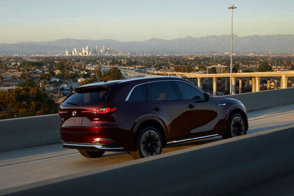 Огляд повнорозмірного позашляховика Mazda CX-90 Фото 4