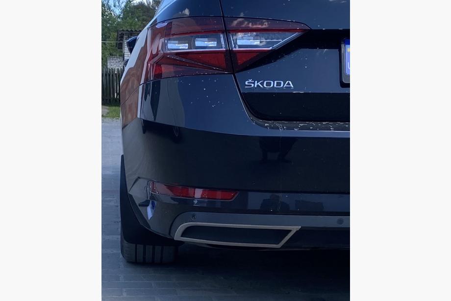 Skoda Superb 2015-2024 рр. Накладки на торець бамперу Carmos (3 шт, нерж) Фото 2