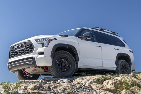 Третє покоління позашляховика Toyota Sequoia Фото 2