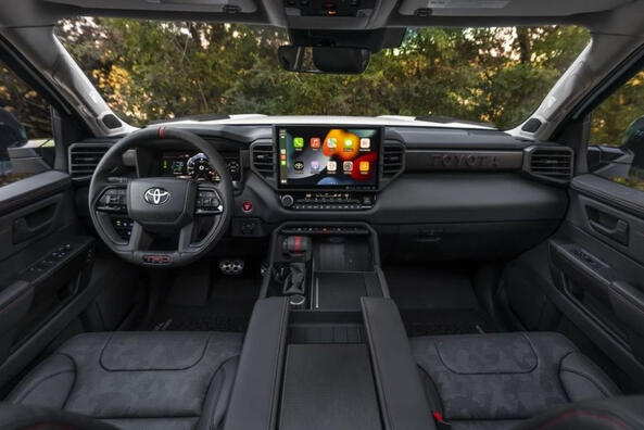 Третє покоління позашляховика Toyota Sequoia Фото 5