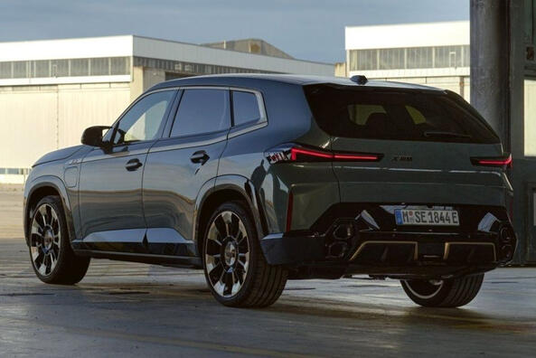 Гібридний люксовий повнопривідний кросовер BMW XM Фото 5