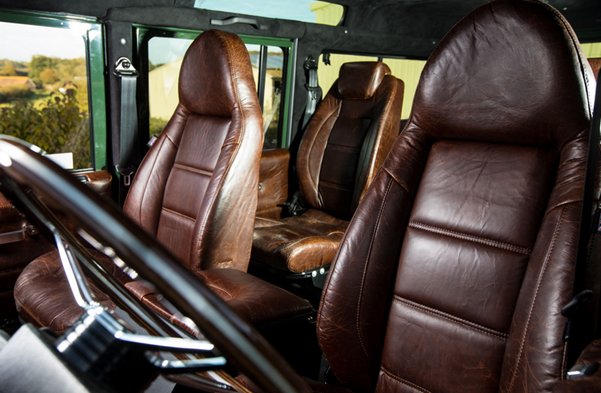 Як правильно доглядати за шкіряним салоном автомобіля
