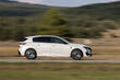 Огляд компактного електричного хетчбека Peugeot e-308 фото 3