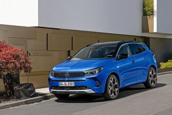 Огляд оновленого компактного компактного кросовера Opel Grandland Фото 4