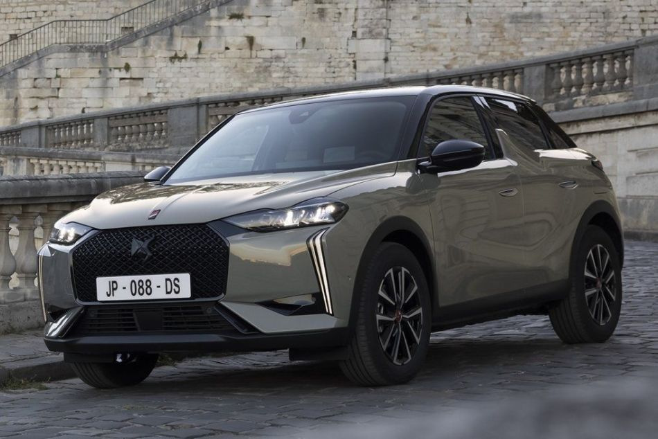 Огляд оновленого компактного кросовера DS 3