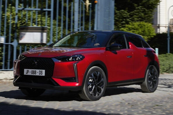 Огляд оновленого компактного кросовера DS 3