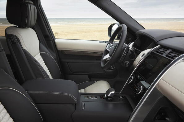 Огляд п'ятого покоління позашляховика Land Rover Discovery Фото 6
