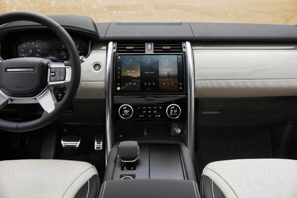 Огляд п'ятого покоління позашляховика Land Rover Discovery Фото 5