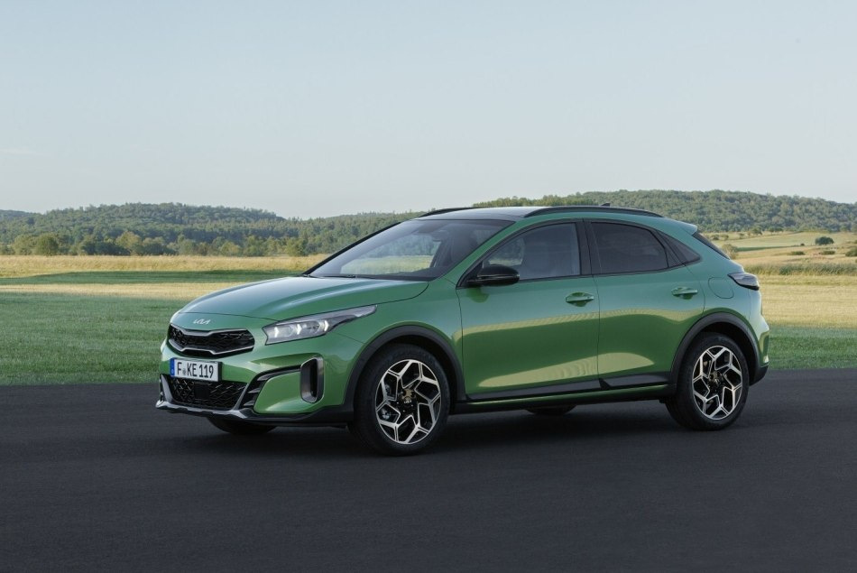 Огляд оновленого хетчбека підвищеної прохідності KIA XCeed