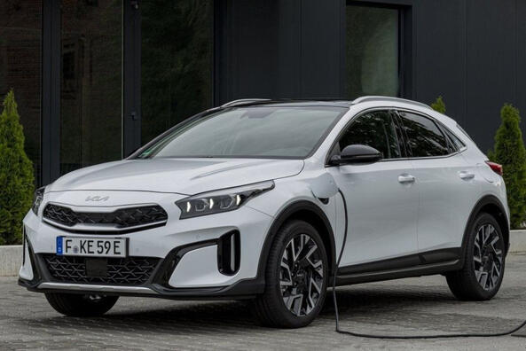 Огляд оновленого хетчбека підвищеної прохідності KIA XCeed