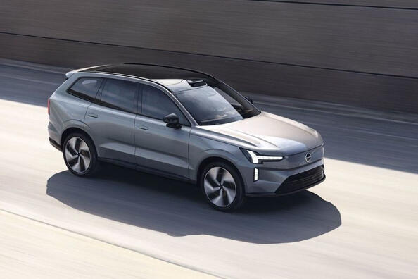 Огляд електричного повнопривідного кросовера Volvo EX90 Фото 2