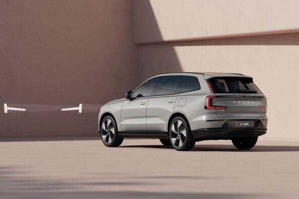 Огляд електричного повнопривідного кросовера Volvo EX90 Фото 3