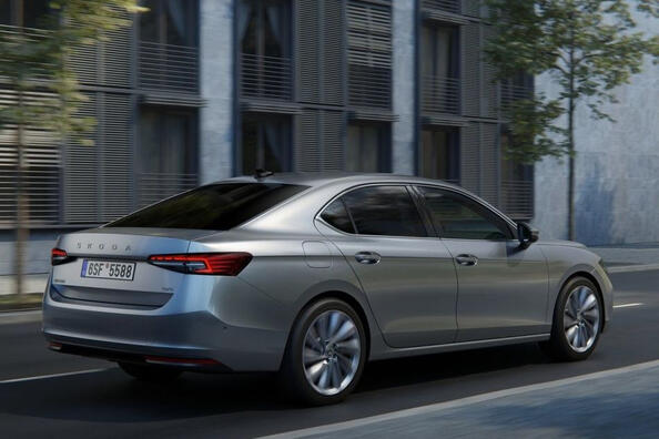 Ліфтбек Skoda Superb нового покоління Фото 3